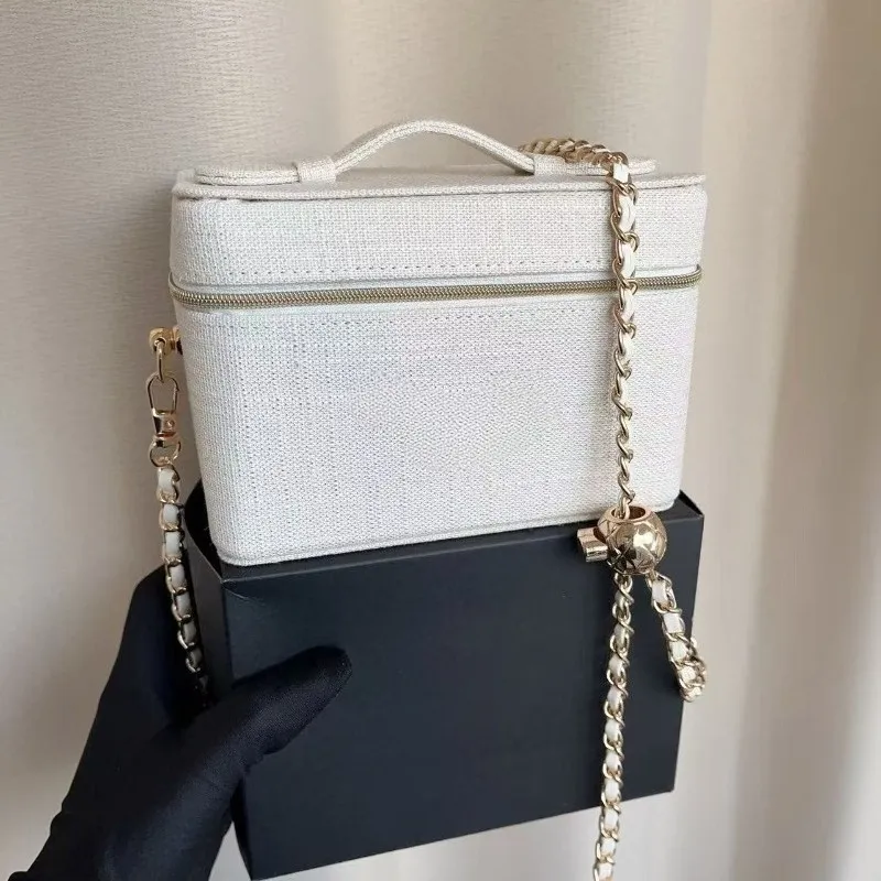 Luxury Bags Limited Edition - กระเป๋าเครื่องสำอางรุ่นลิมิเต็ดอิดิชั่นคริสต์มาส 2025 กระเป๋าเครื่องสำอางหรูหรา แบรนด์ดีไซเนอร์ สีขาวคลาสสิก DIY