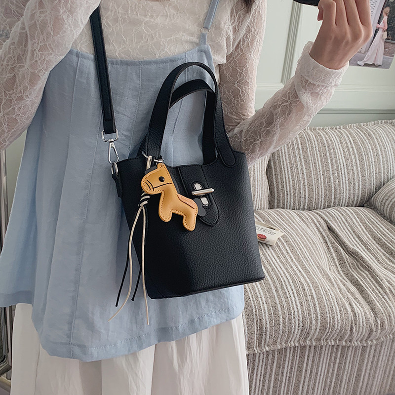 Luxury Bags Quiet - กระเป๋าหนังวัวแท้สุดหรูแบบมินิ รุ่น Picotin Basket Bag สัมผัสนุ่มพิเศษ