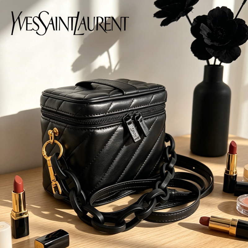Luxury Beach Bags Ysl - กระเป๋าของอีฟ แซงต์ โลรองต์ กระเป๋าเครื่องสำอาง YSL ขนาดเล็กแบบควิลท์สีดำ