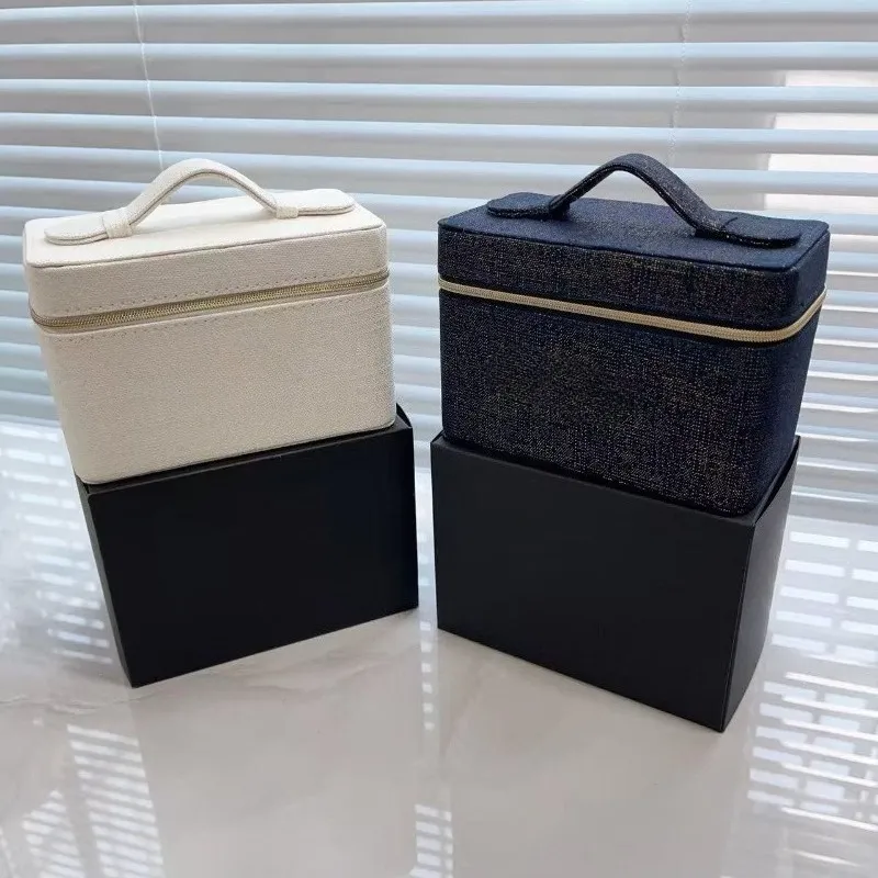 กระเป๋าเครื่องสำอางรุ่นลิมิเต็ - Luxury Bags Limited Edition บทวิจารณ์และราคา