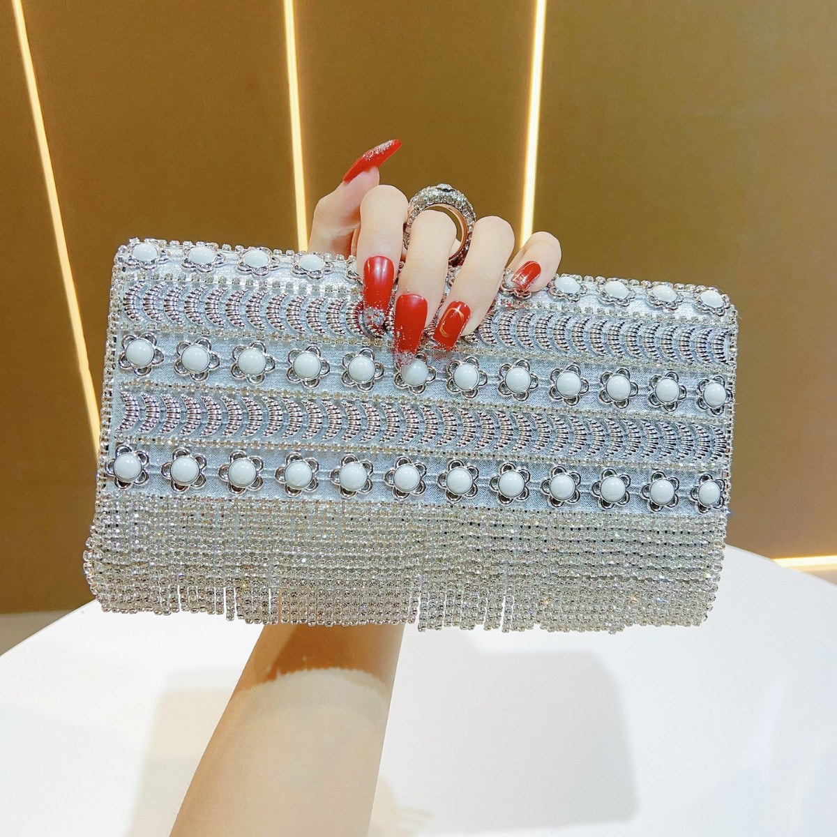 กระเป๋าคลัทช์หรูหราประดับเพชร  - Luxury Bags Europe บทวิจารณ์และราคา