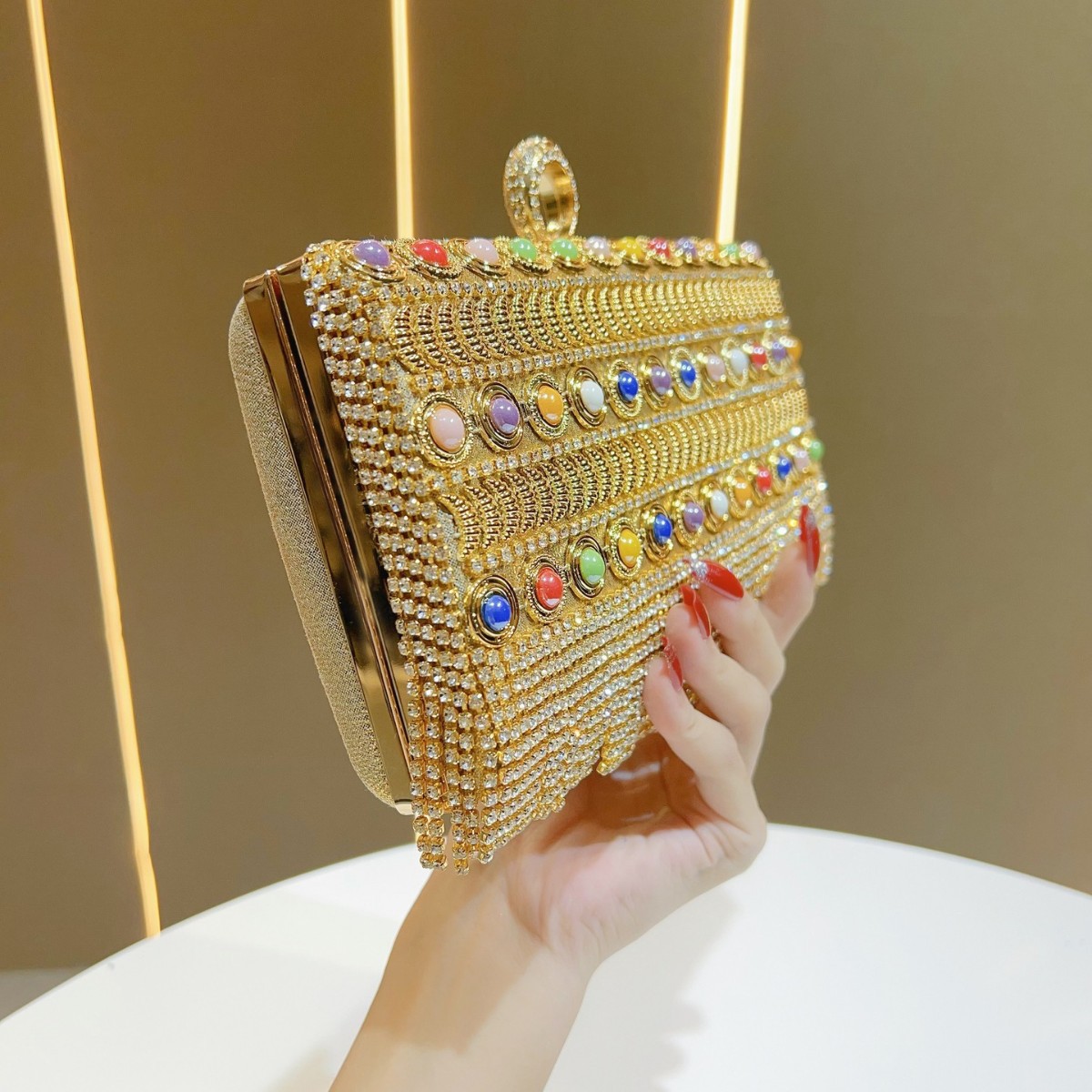 กระเป๋าคลัทช์หรูหราประดับเพชร  - Luxury Bags Europe บทวิจารณ์และราคา