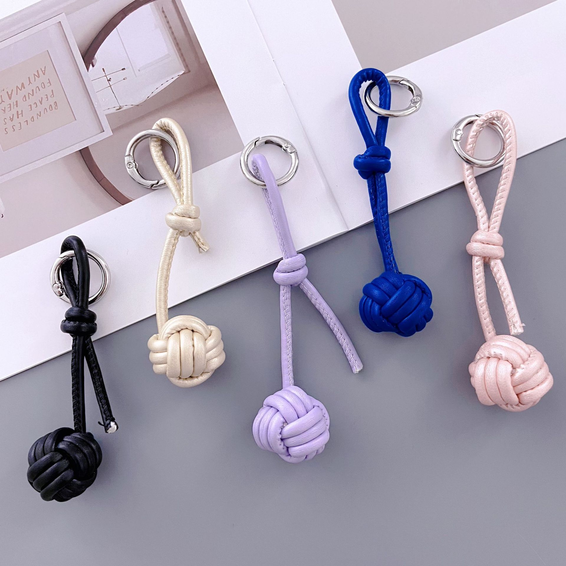 พวงกุญแจกระเป๋า สไตล์ญี่ปุ่นฮา - Luxury Japanese Bags Brands บทวิจารณ์และราคา