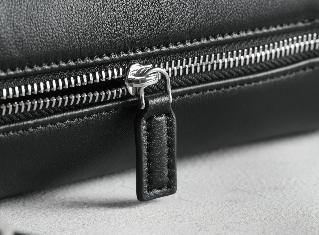 กระเป๋าสะพายหนังสไตล์มินิมอลแบ - Luxury Bags Quiet บทวิจารณ์และราคา