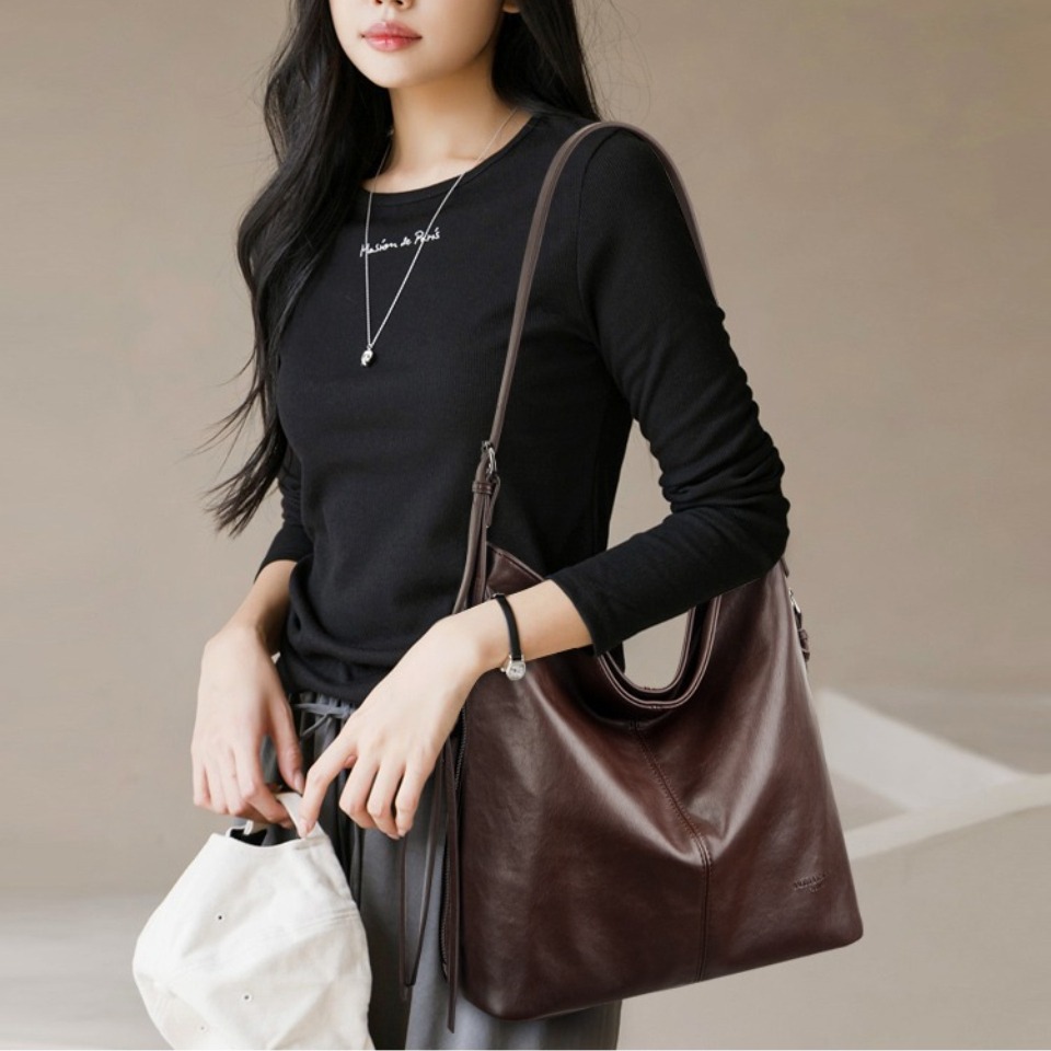 กระเป๋าโท้ทโฮโบรุ่นลิมิเต็ดอิด - Luxury Bags Limited Edition บทวิจารณ์และราคา